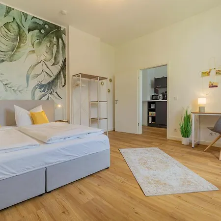 Modernes Apartment - Zentral, Ruhig, Wlan, Netflix, Kueche, Schreibtisch, Parkplatz, Waschtrockner Cottbus Exterior photo