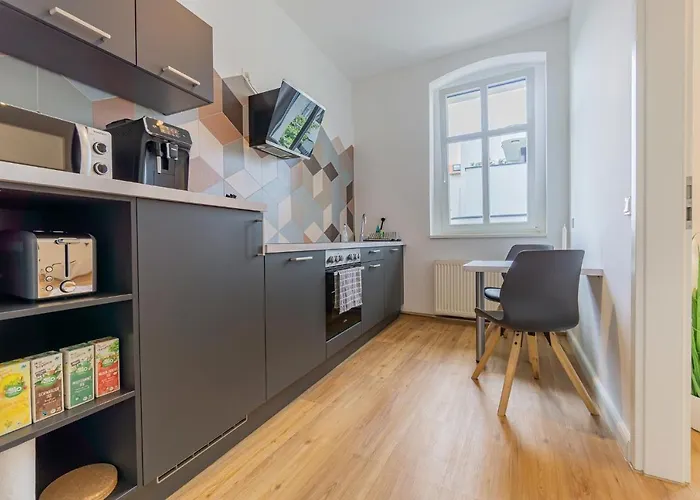 Modernes Apartment - Zentral, Ruhig, Wlan, Netflix, Kueche, Schreibtisch, Parkplatz, Waschtrockner
